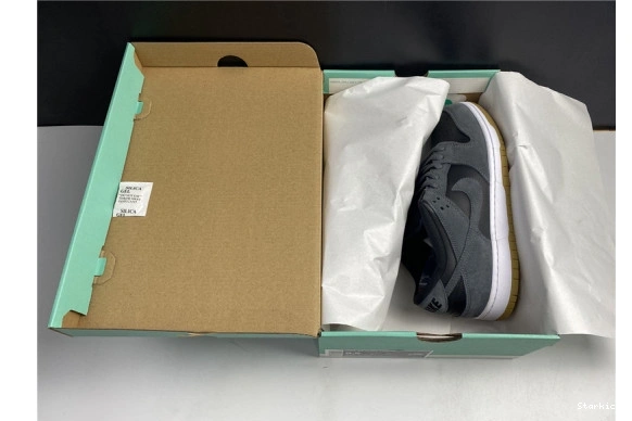 Dunk AR0778-001 Nike SB Low Dark Black Grey Gum 0713
